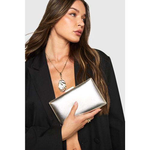 Metallic Structured Clutch Bag - boohoo - Modalova