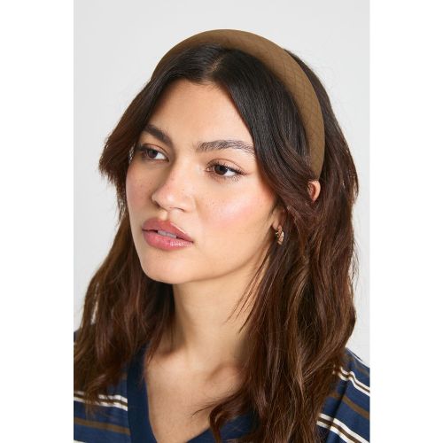 Padded Embossed Headband, Beige - boohoo - Modalova