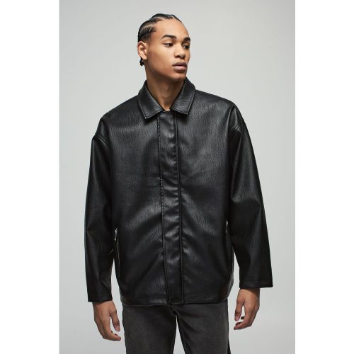 Cappotto da auto oversize in PU con colletto e zip - boohoo - Modalova