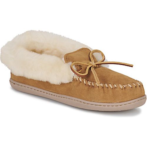 ALPINE SHEEPSKIN MOC women's Slippers in - minnetonka - Modalova