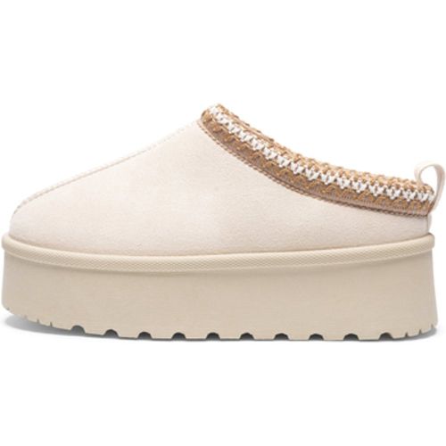 Round Toe Slip On Home Slippers women's Slippers in - Truffle Collection - Modalova