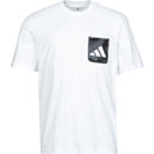 T-shirt adidas CAMO PKT TEE - Adidas - Modalova