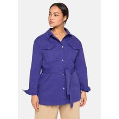 Große Größen: Jeansjacke im Hemdblusen-Stil, mit Bindegürtel, violett, Gr.52 - sheego - Modalova