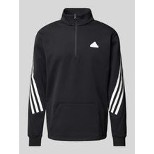 Sweatshirt mit Stehkragen und Känguru-Tasche - adidas Sportswear - Modalova