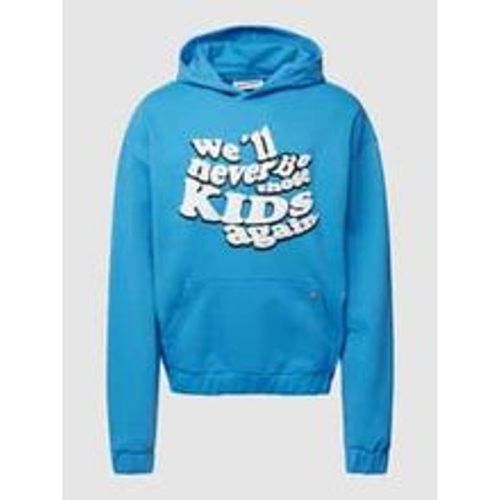 Hoodie mit Statement-Print und Känguru-Tasche - No Bystanders - Modalova