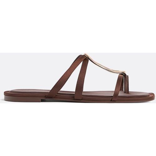 Sandales plates détail métallique 35 - Stradivarius - Modalova