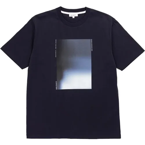 Digitaldruck T-Shirt Dunkelblau , Herren, Größe: M - Norse Projects - Modalova