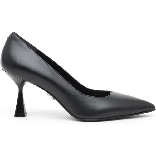 Schwarze Leder Julia Decolté 8cm Absatz , Damen, Größe: 38 1/2 EU - Sergio Levantesi - Modalova