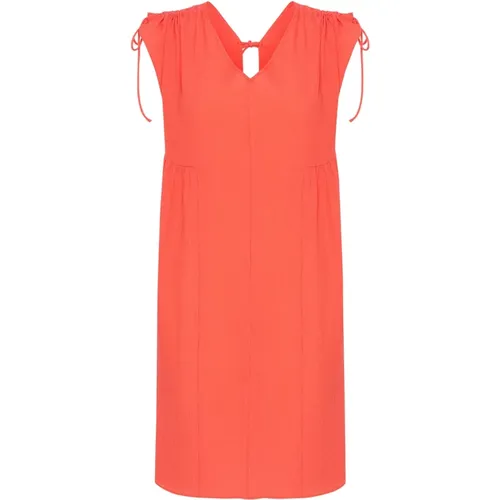 V-Ausschnitt Rückenfreies Kleid Hot Coral - Soaked in Luxury - Modalova