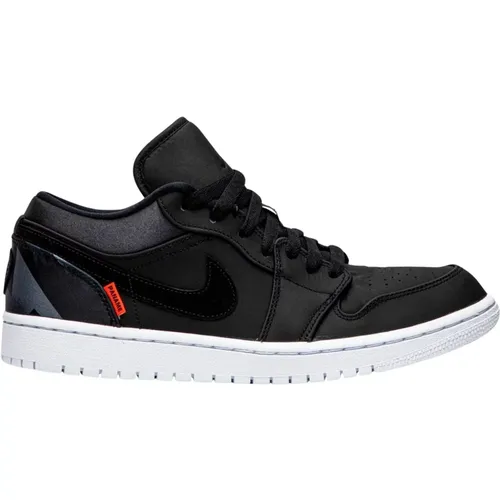 Limited Edition Air Jordan 1 Low PSG , male, Sizes: 8 UK, 6 UK, 13 1/2 UK, 15 1/2 UK, 10 UK, 7 UK, 11 UK, 6 1/2 UK, 9 UK, 8 1/2 UK - Nike - Modalova