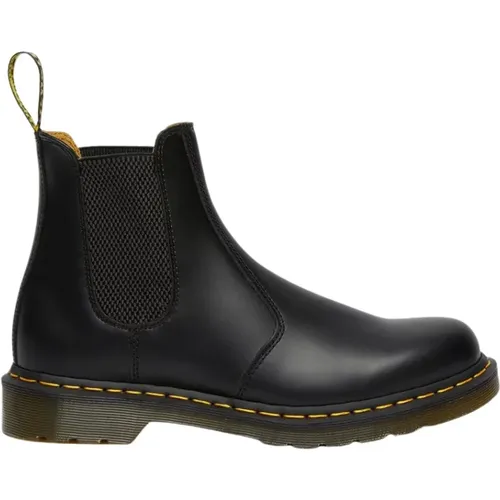 Boots for a Stylish Look , male, Sizes: 8 UK, 10 UK, 11 UK, 12 UK, 5 UK, 7 UK, 9 UK - Dr. Martens - Modalova