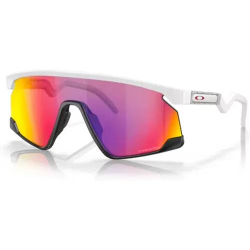 Sportliche Sonnenbrille für Outdoor-Aktivitäten - Oakley - Modalova