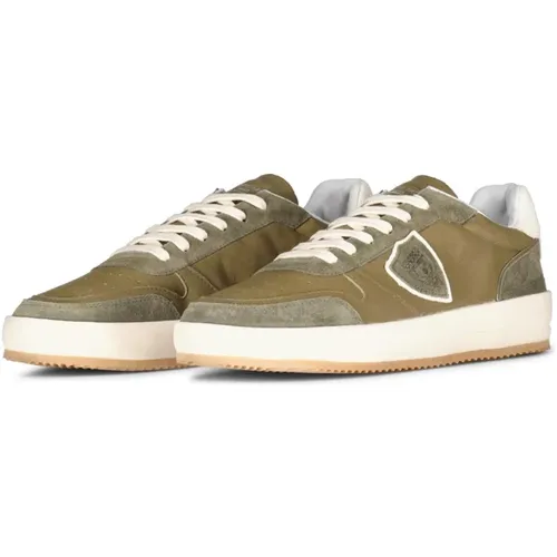 Moderne Ledersneakers mit Breiter Sohle , Herren, Größe: 43 EU - Philippe Model - Modalova