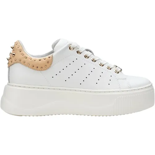 Weiße/Karamell Leder Sneakers mit Goldnieten , Damen, Größe: 39 EU - Cult - Modalova
