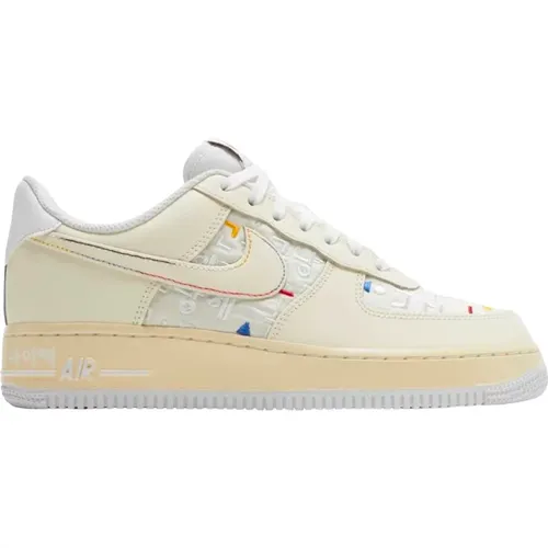 Limitierte Auflage Hangul Day Cream Sneakers , Damen, Größe: 38 1/2 EU - Nike - Modalova