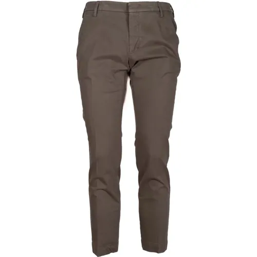 Short Cotton Pants with Metal Logo Detail , male, Sizes: W34, W38, W33, W32, W36, W40 - Entre amis - Modalova