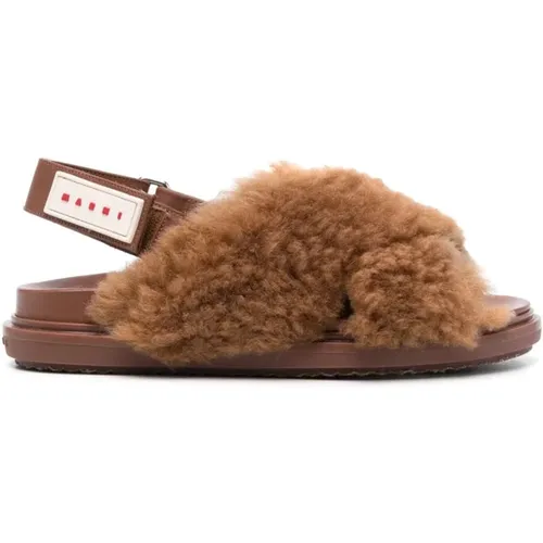 Shearling Crisscross Sandale mit Logo-Rückengurt - Marni - Modalova