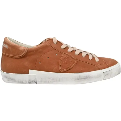 Low Top Sneakers in Cognac , male, Sizes: 5 UK, 7 UK, 6 UK, 10 UK, 12 UK, 8 UK, 9 UK, 11 UK - Philippe Model - Modalova