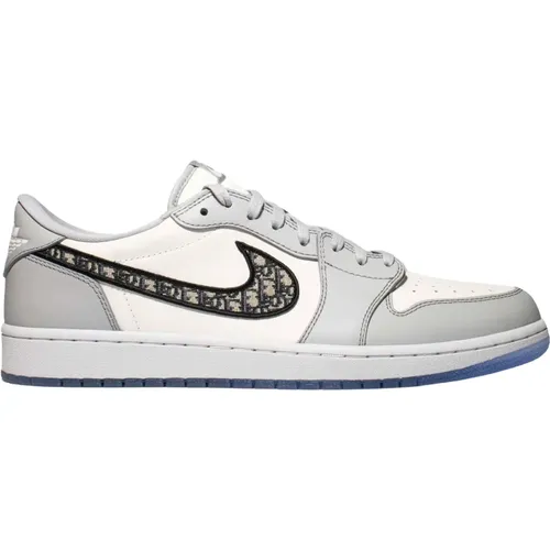 Limited Edition Air Jordan 1 Low , male, Sizes: 6 1/2 UK, 5 UK, 9 UK, 11 1/2 UK, 2 1/2 UK, 10 1/2 UK, 7 UK, 11 UK, 10 UK, 12 UK, 8 1/2 UK, 8 UK, 4 1/2 - Nike - Modalova