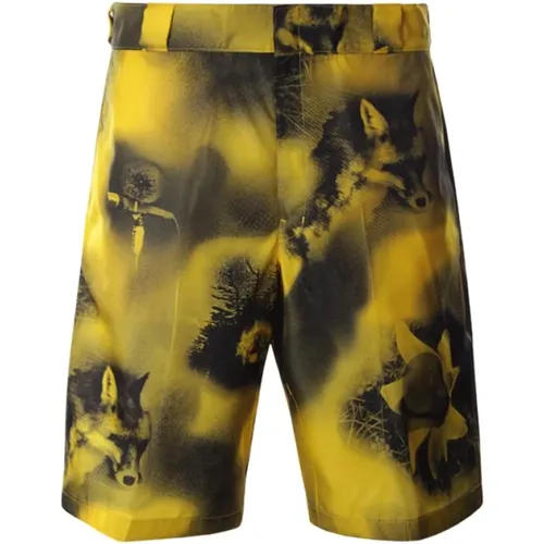 Gelbe Gabardine Nylon Shorts mit bedrucktem Design - Prada - Modalova