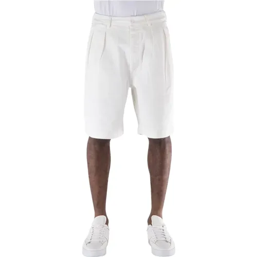 Pleated Shorts Modello , male, Sizes: L, XL, M - Sunflower - Modalova