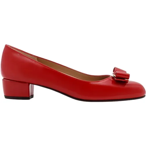 Rote Pumps mit ikonischem Vara-Bogen - Salvatore Ferragamo - Modalova