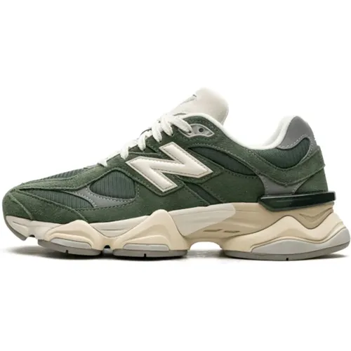 Suede Sneakers with Style and Comfort , male, Sizes: 9 UK, 8 UK, 7 1/2 UK, 12 UK, 10 1/2 UK, 11 UK, 10 UK - New Balance - Modalova