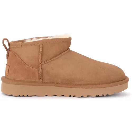 Classic Ultra Mini Chestnut Suede Boots for Men , male, Sizes: 10 UK - Ugg - Modalova