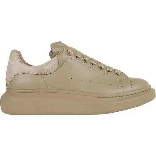 Leather Sneakers Oversize Style , male, Sizes: 5 UK, 10 UK, 8 1/2 UK, 7 1/2 UK, 5 1/2 UK, 9 1/2 UK, 7 UK - alexander mcqueen - Modalova