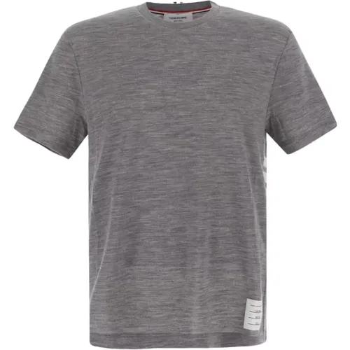 Graues T-Shirt mit kurzen Ärmeln , Herren, Größe: L - Thom Browne - Modalova