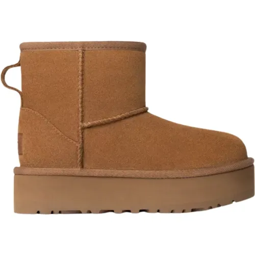 Klassische Mini Kamel Wildleder Flache Schuhe , Damen, Größe: 39 EU - Ugg - Modalova