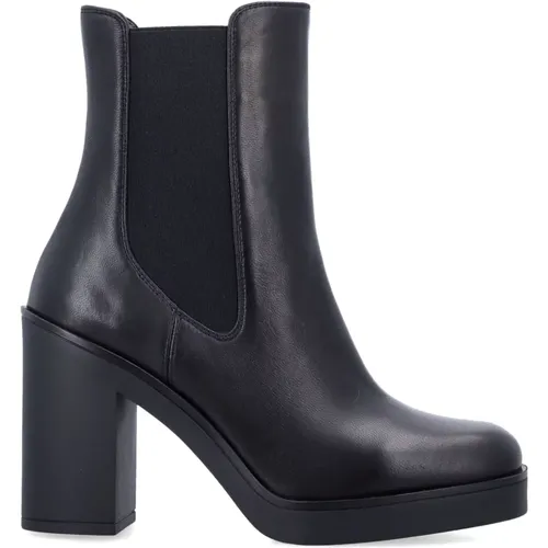 Closed Chelsea Bootie Aw24 , female, Sizes: 7 UK, 3 UK, 4 UK, 5 UK, 6 UK - Stuart Weitzman - Modalova