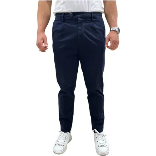 Stylish Pants for Men and Women , male, Sizes: W32, W33, W38, W31, W30 - Guess - Modalova