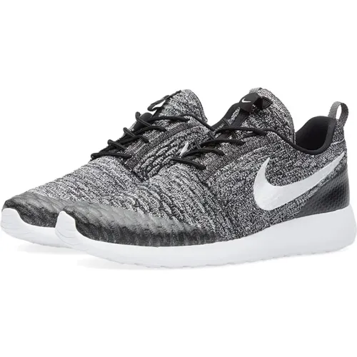 And White Flyknit Sneakers , female, Sizes: 3 1/2 UK - Nike - Modalova