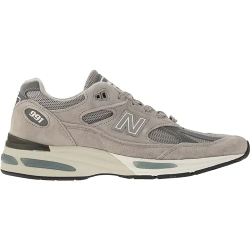 V1 Sneakers with Abzorb Technology , male, Sizes: 8 1/2 UK, 7 UK, 7 1/2 UK, 9 UK, 10 UK, 9 1/2 UK, 6 1/2 UK, 11 UK, 12 UK - New Balance - Modalova