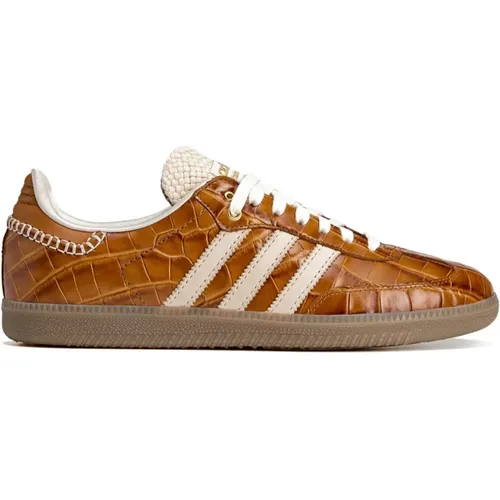 Nachtbraun Wunder Weiß Stylische Sneakers , Herren, Größe: 43 1/2 EU - Adidas - Modalova