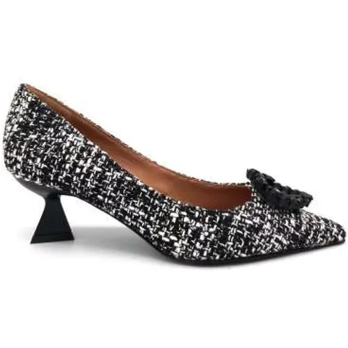 Chicco di Riso and White Pumps , female, Sizes: 5 UK, 3 UK, 5 1/2 UK, 4 UK, 2 UK, 7 UK, 6 UK - Roberto Festa - Modalova