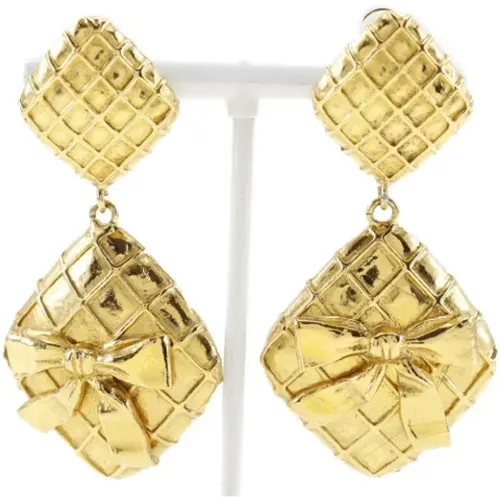 Chanel Gold Metal Clip Earrings , female, Sizes: ONE SIZE - Chanel Vintage - Modalova