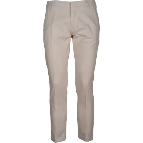 Short Cotton Pants with Metal Logo Detail , male, Sizes: W38, W33, W42, W40 - Entre amis - Modalova