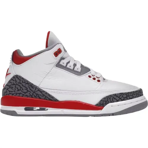 Fire Red Retro 3 Limited Edition , female, Sizes: 5 1/2 UK, 4 1/2 UK, 6 UK, 3 UK, 3 1/2 UK, 5 UK, 7 UK, 2 1/2 UK - Nike - Modalova