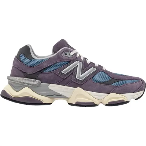 Futuristische Y2K-Stil Sneakers , Herren, Größe: 43 1/2 EU - New Balance - Modalova