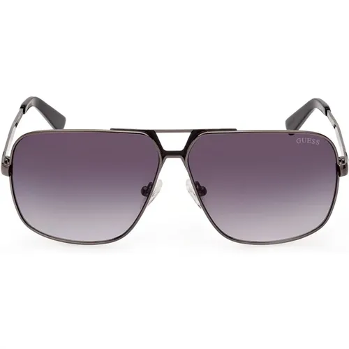 Navigator Sunglasses with Smoke Lenses , male, Sizes: 61 MM - Guess - Modalova