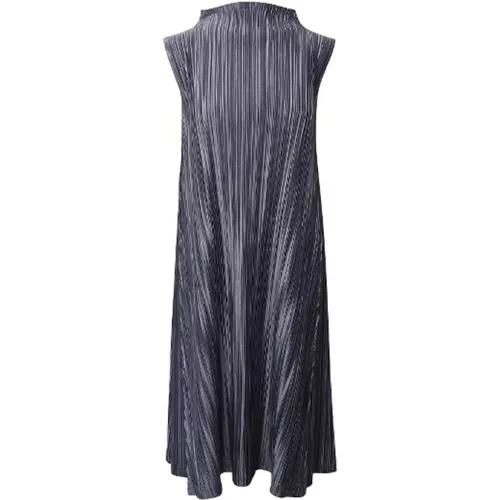Pre-owned Polyester dresses - Issey Miyake Pre-owned - Modalova