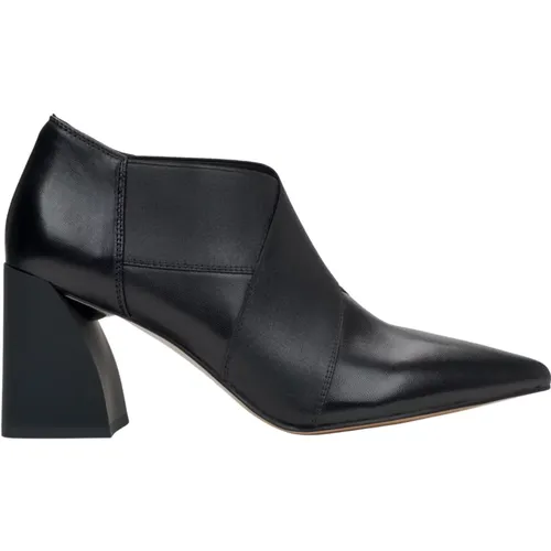 Women's Low-Top Ankle Boots with a Stable Block Heel and Pointed Toe Er00115907 , female, Sizes: 6 UK, 3 UK, 5 UK, 4 UK, 7 UK - Estro - Modalova