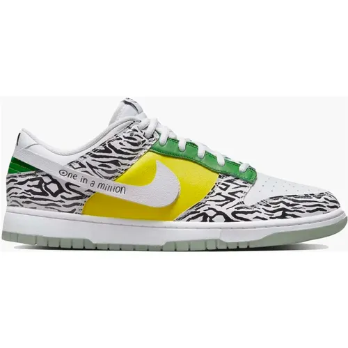 Limited Edition Dunk Low Doernbecher Zoe , male, Sizes: 8 UK, 2 1/2 UK, 8 1/2 UK, 9 UK, 6 UK, 12 UK, 11 1/2 UK, 10 1/2 UK, 3 1/2 UK, 4 UK, 7 UK, 4 1/2 - Nike - Modalova