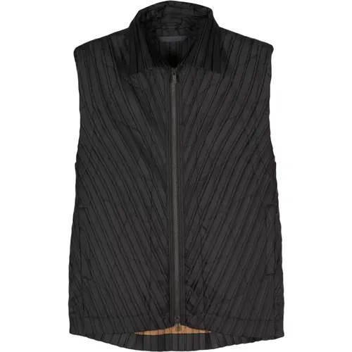 Cedar Pleated Sleeveless Jacket , male, Sizes: L - Issey Miyake - Modalova