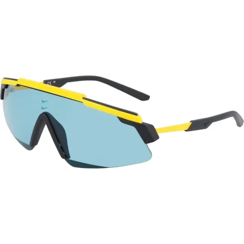 High-quality sport and streetwear sunglasses , unisex, Sizes: 66 MM - Nike - Modalova