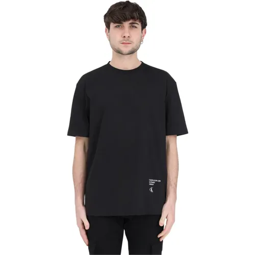 Schwarze T-Shirts und Polos mit Calvin Klein Stacked Modern Metals Print , Herren, Größe: L - Calvin Klein Jeans - Modalova