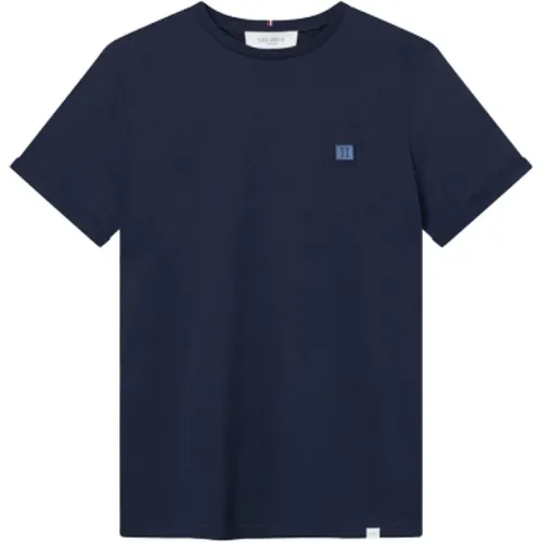 Piece T-Shirt with Logo Patch , male, Sizes: L, S, XL - Les Deux - Modalova