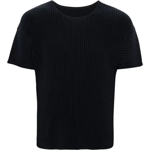 Navy Pleated T-shirts and Polos , male, Sizes: L, XL, M - Issey Miyake - Modalova